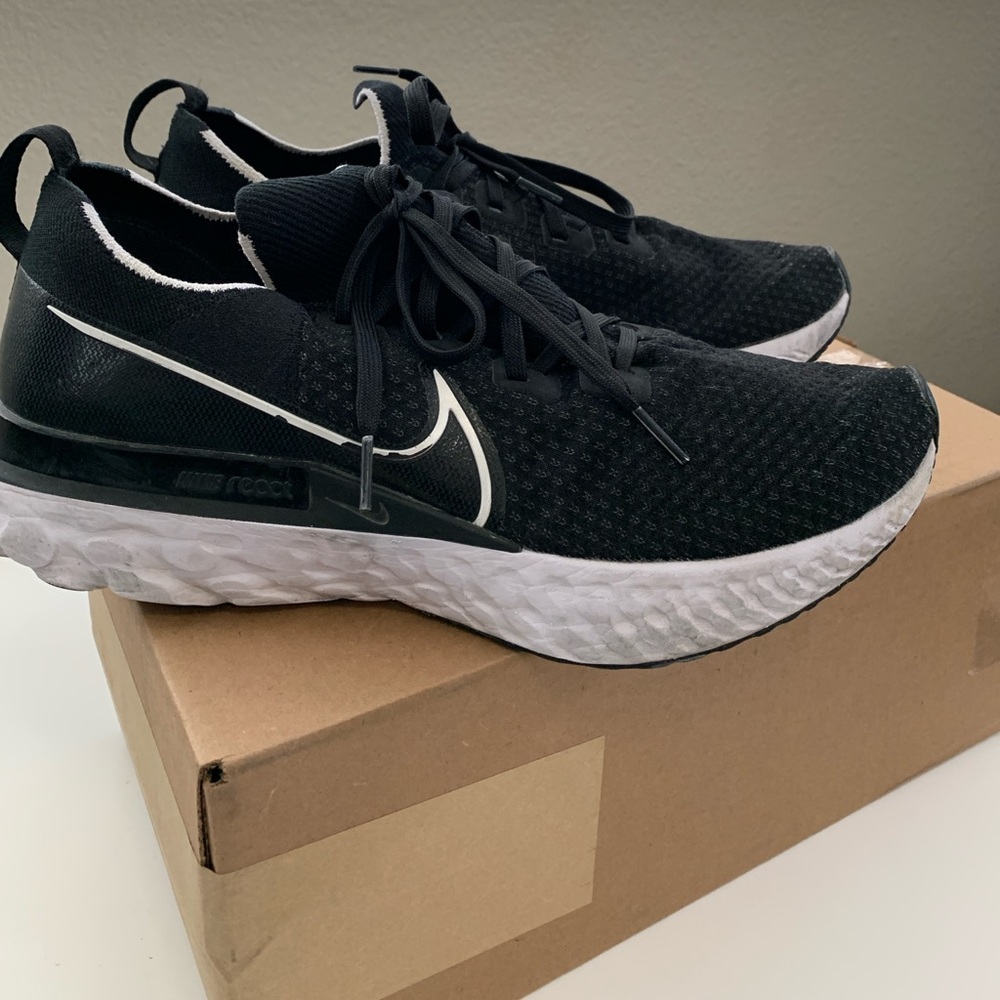 Nike men’s shoes great condition.